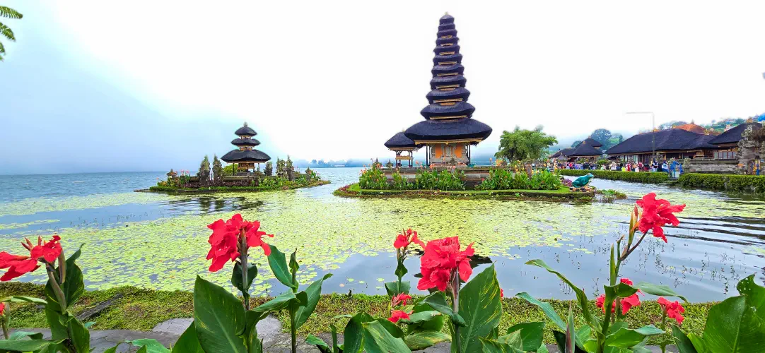 Indonesia, Ubud, Bali, Ulun Danu Beratan Temple