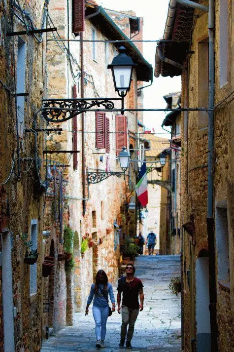 Italy, Colle di Val de Elsa, Old Streets
