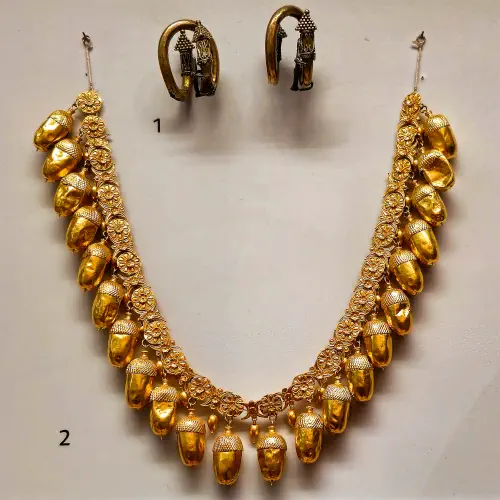 Oxfordshire, Oxford, Gold acorn necklace, Ashmolean Museum