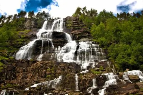 Norway, Skulestadmo, Tvindefossen waterfall